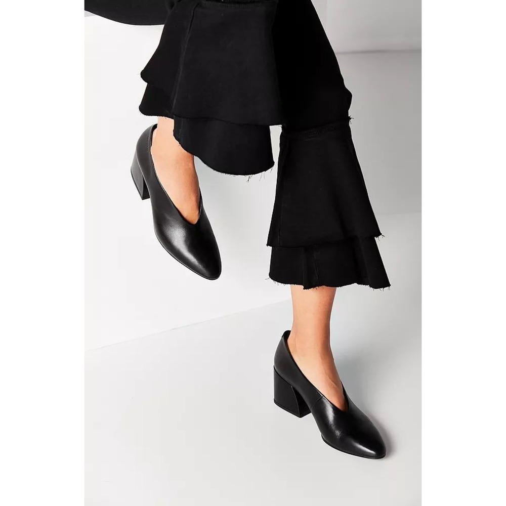 Vagabond Olivia Black Leather V-Cut Pointed Toe Block Heel Pumps EU 39